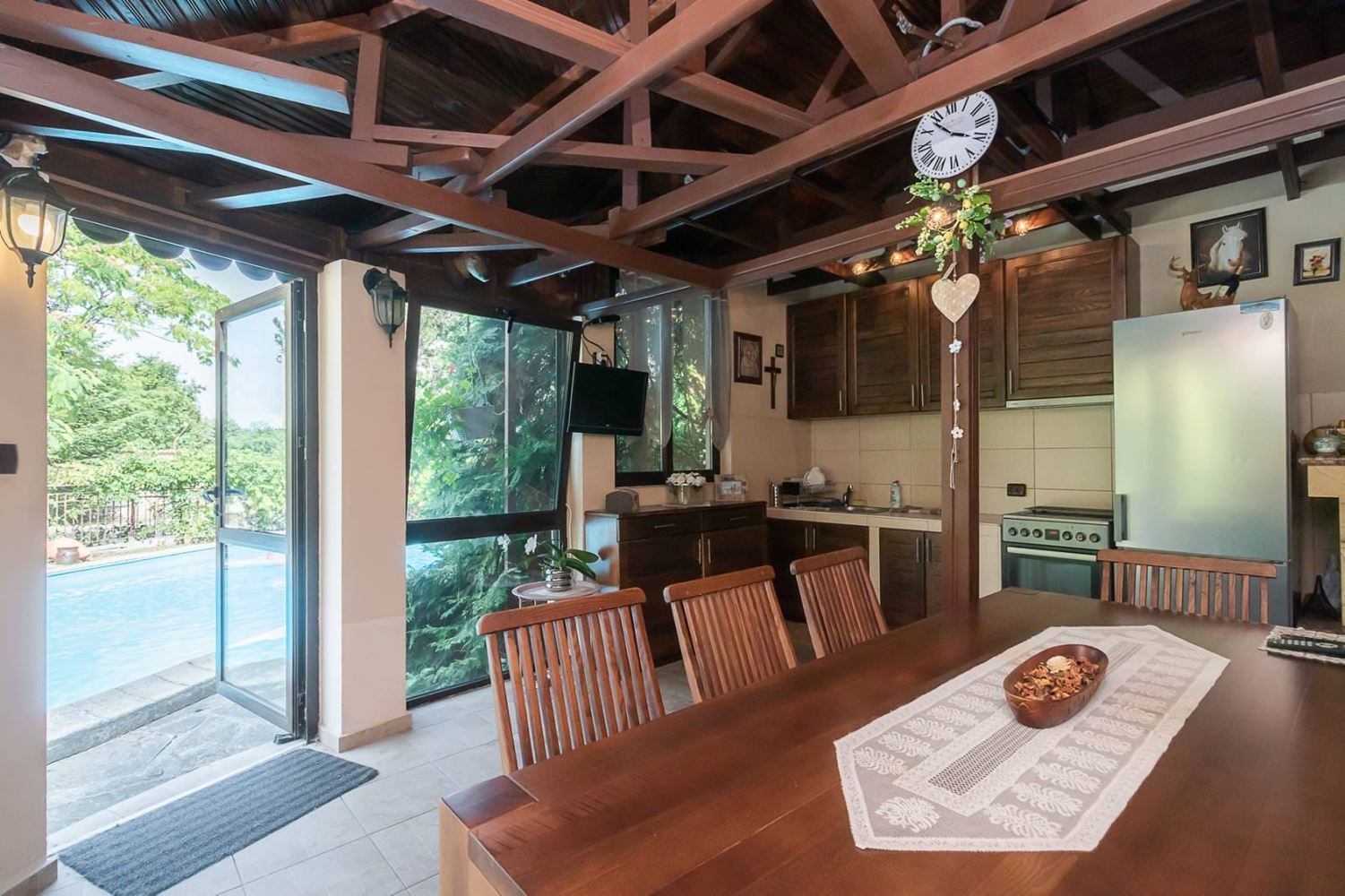 Luxuriöses Haus mit Swimmingpool, großzügigem Garten und beeindruckender Ausstattung in Varna