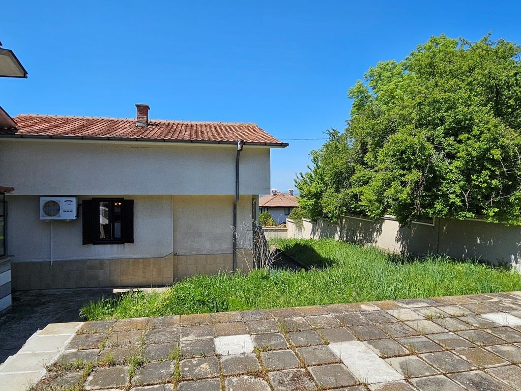 Geräumiges Einfamilienhaus mit Panoramablick in Kosharitsa