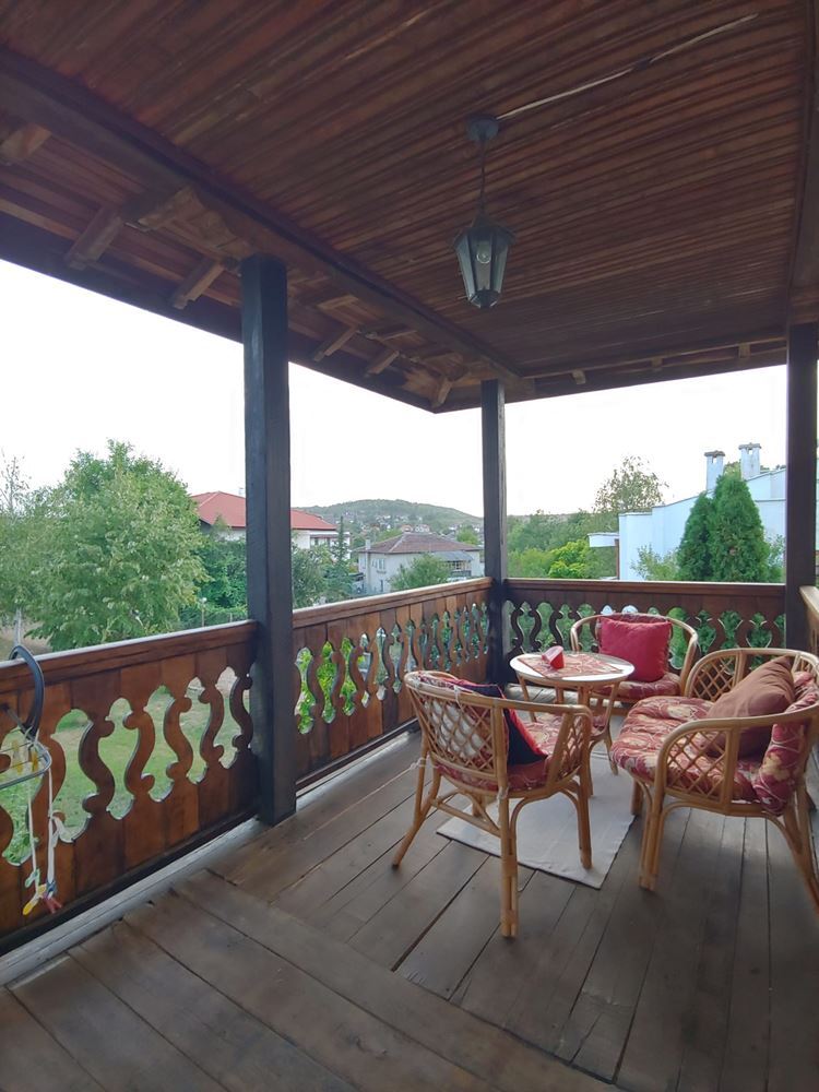 Geräumiges zweistöckiges Haus mit großem Grundstück, Kamin, Sauna und Whirlpool im Dorf Drachevo