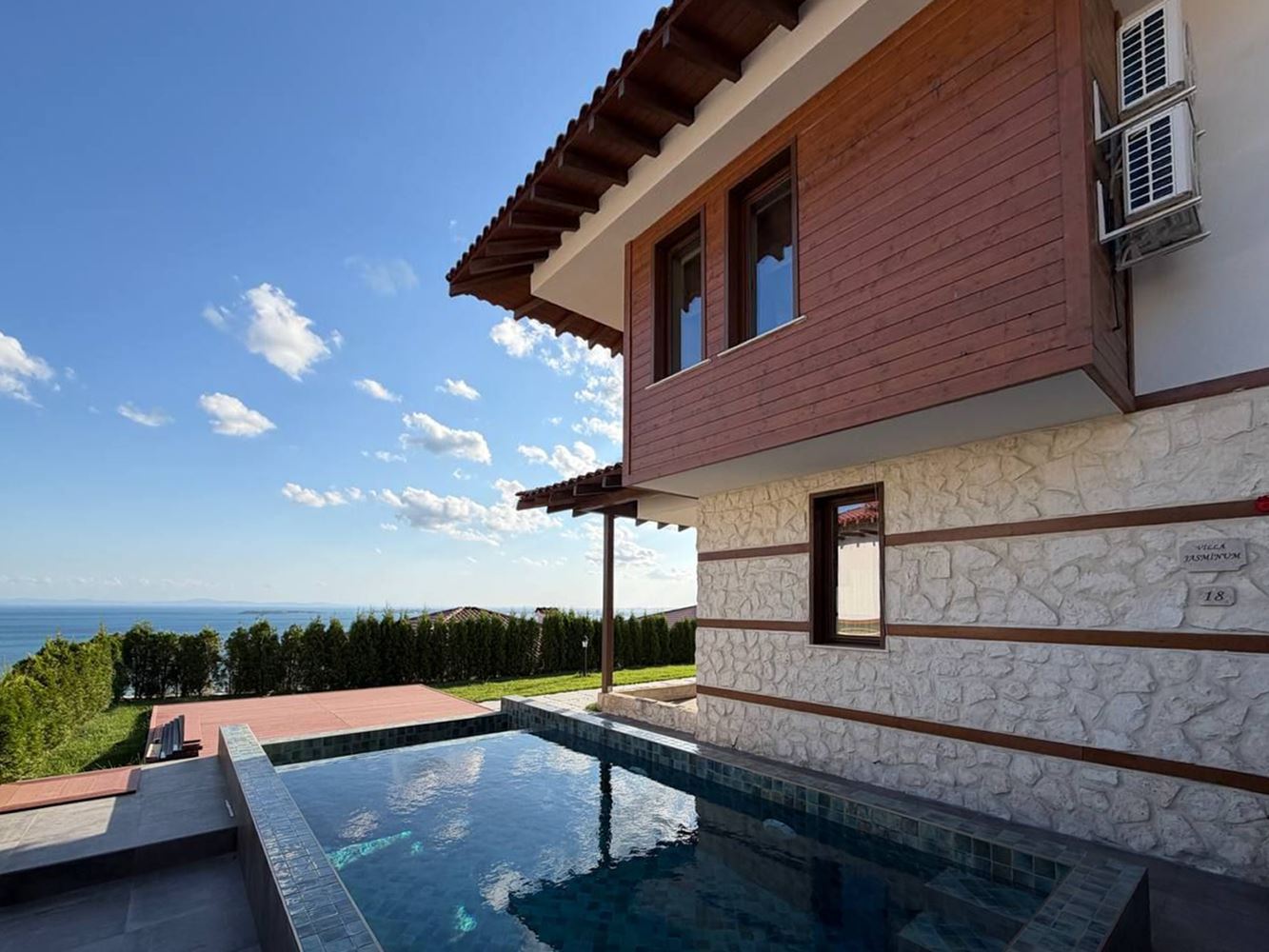 Luxuriöses freistehendes Haus mit privatem Pool und Panoramablick auf das Meer in Sveti Vlas