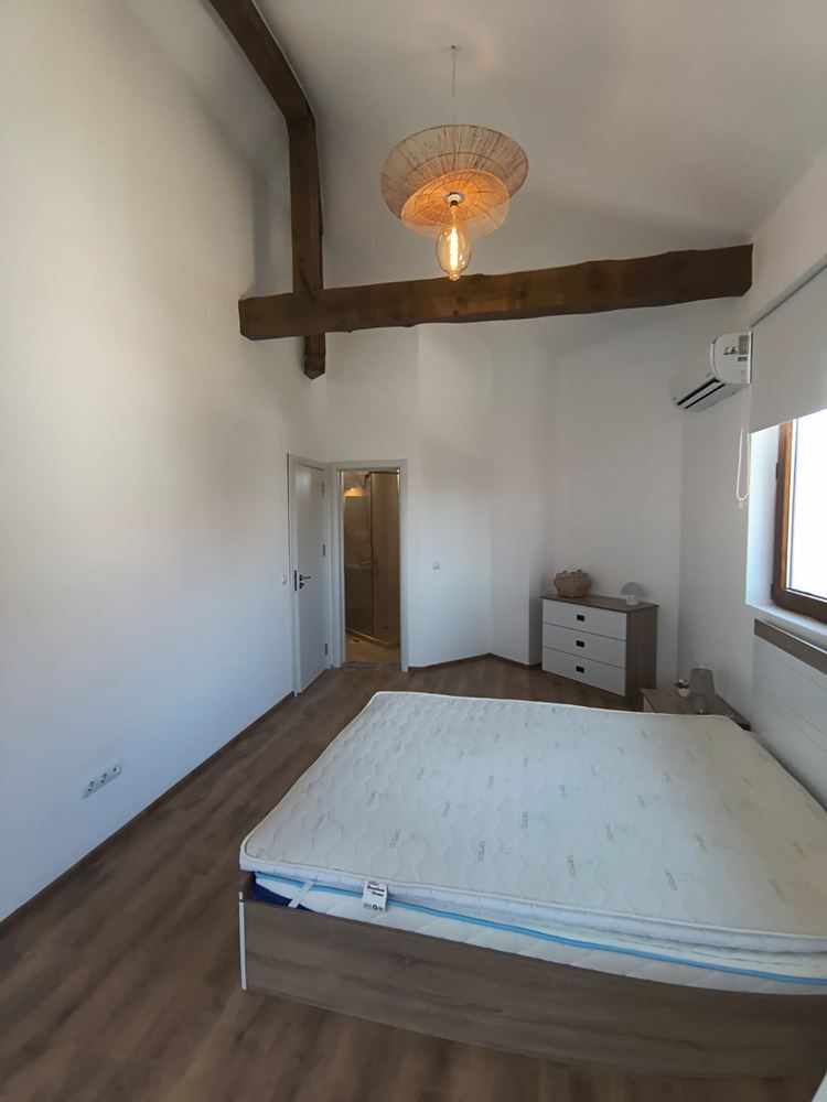 Zweistöckiges Haus mit Swimmingpool und eigenem Garten mit Stellplatz in Aheloy – vollständig möbliert und bezugsfertig