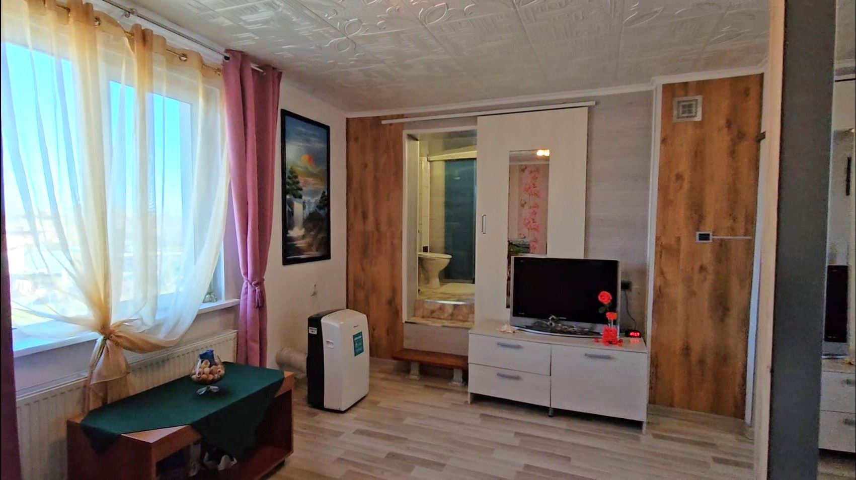 Ausgezeichnetes einstöckiges Haus mit Pool und großem Grundstück im Dorf Dyulevo