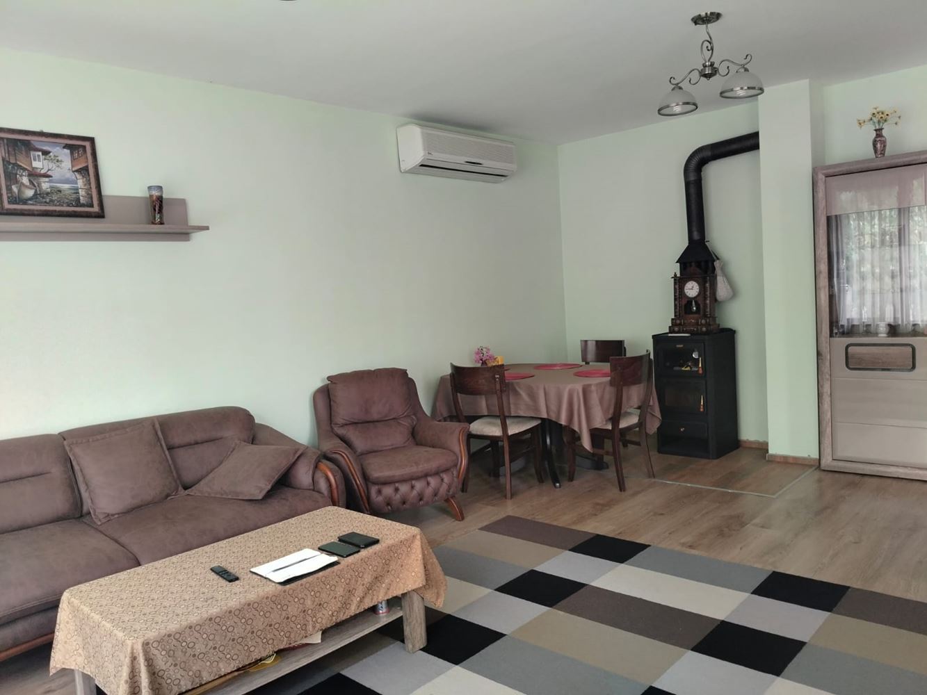 Geräumiges dreistöckiges Einfamilienhaus im Zentrum von Ravda – Komfort, Prestige und vollständige Unabhängigkeit