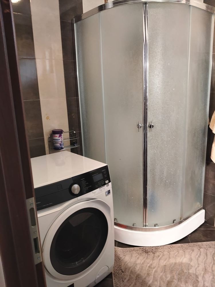 Geräumiges dreistöckiges Einfamilienhaus im Zentrum von Ravda – Komfort, Prestige und vollständige Unabhängigkeit