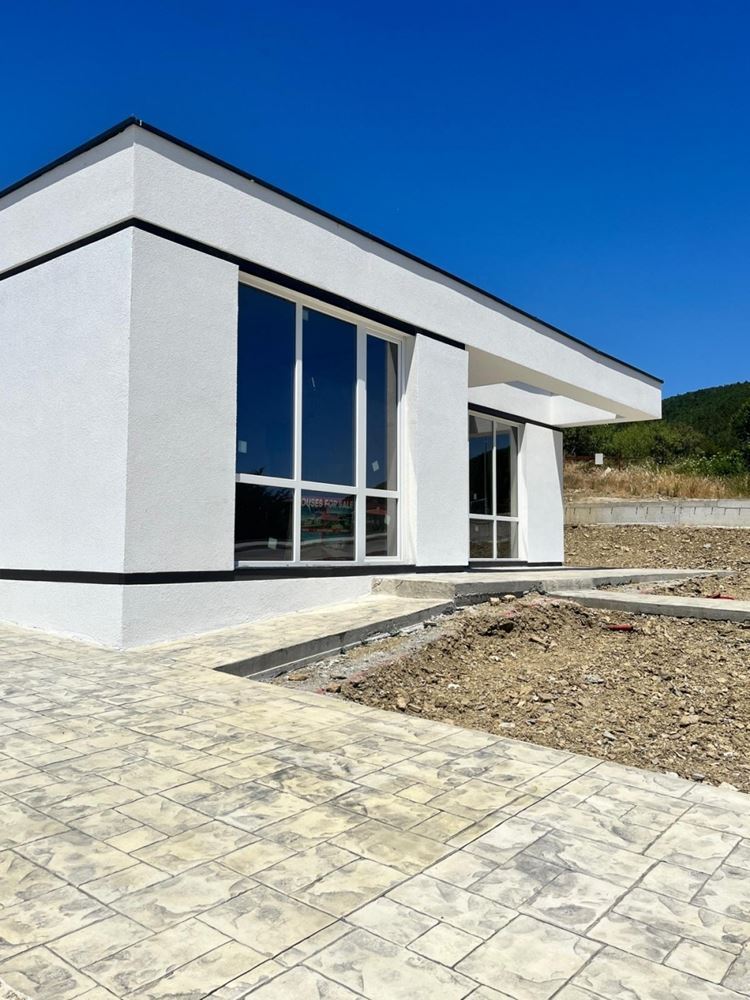 Bezugsfertiges einstöckiges Haus mit großem Grundstück und Meerblick in Sveti Vlas – ohne Wartungsgebühr