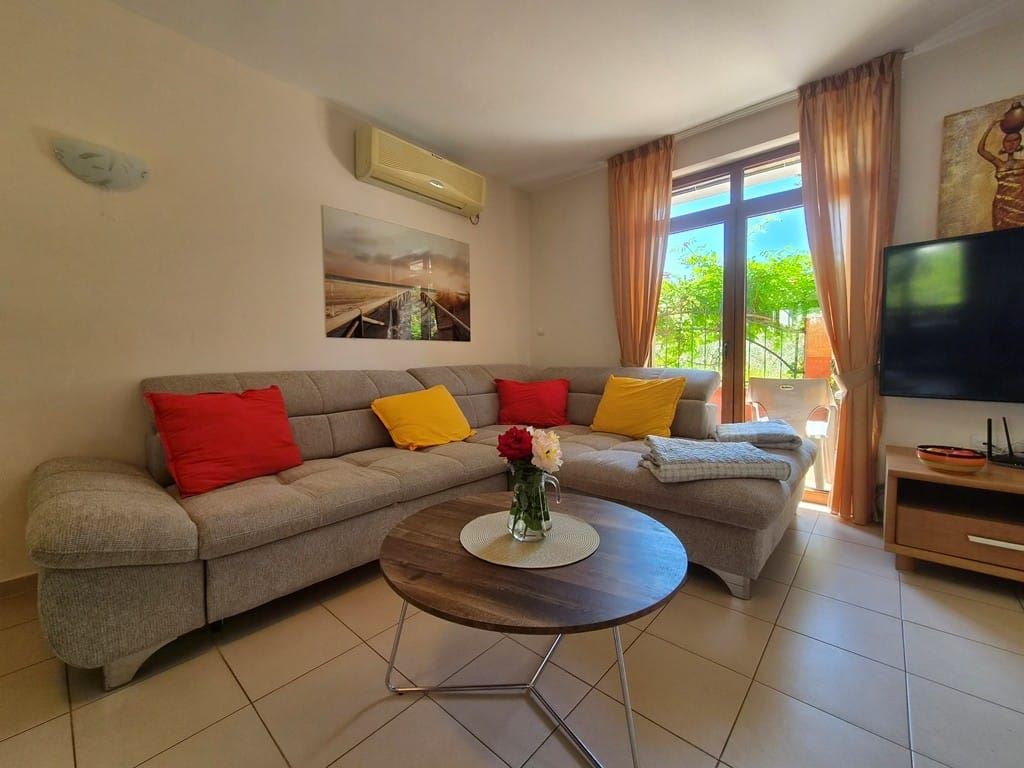 Geräumiges Townhouse in einer Boutique-Wohnanlage – vollständig möbliert, nahe am Meer und mit niedrigen Betriebskosten