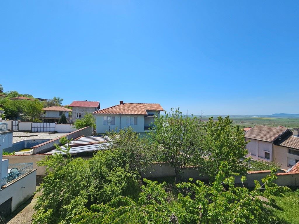 Geräumiges Einfamilienhaus mit Panoramablick in Kosharitsa