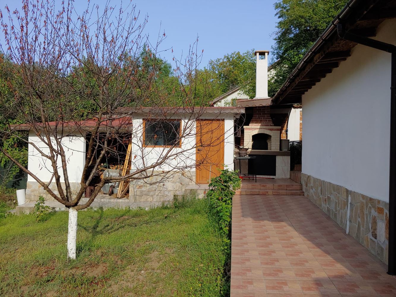 Geräumiges zweistöckiges Haus mit großem Grundstück, Kamin, Sauna und Whirlpool im Dorf Drachevo