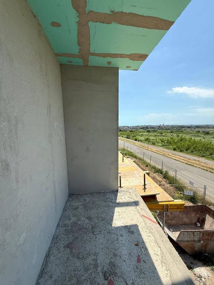 Luxuriöses geräumiges Haus mit Panoramaterrassen und eigenem Garten in einer modernen Anlage am Meer