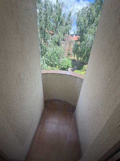 Zweigeschossiges Haus mit Garten in einer geschlossenen Anlage nahe Sonnenstrand – Ruhe, Grün und Komfort