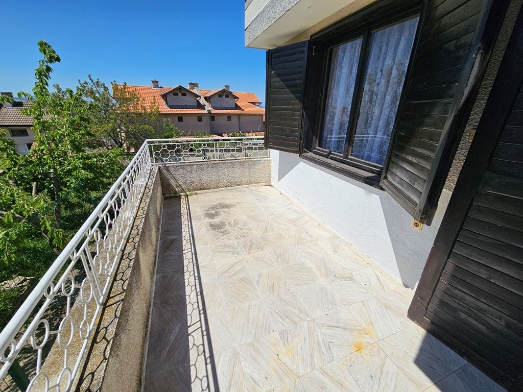 Geräumiges Einfamilienhaus mit Panoramablick in Kosharitsa