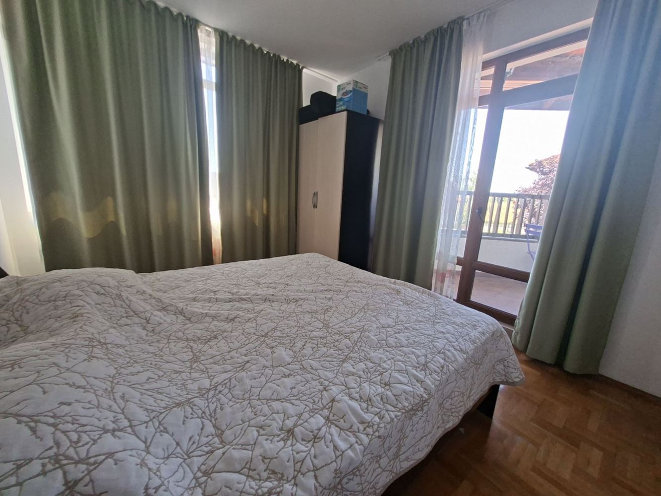 Zweistöckiges Haus mit Meerblick, eigenem Garten und Stellplatz in einer geschlossenen Wohnanlage