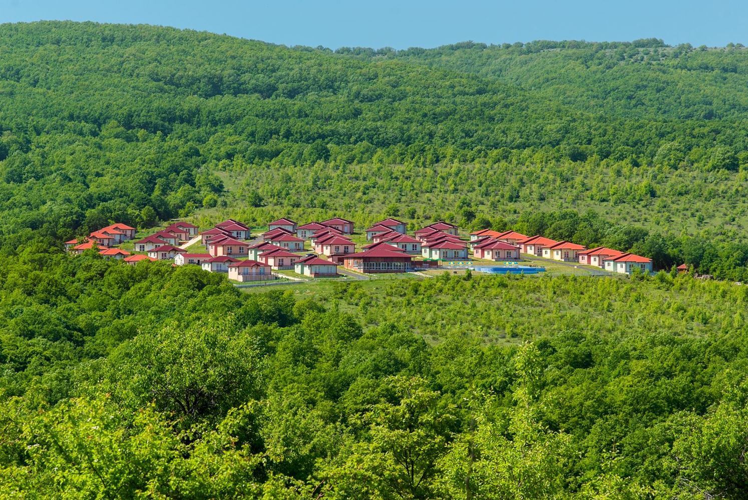 Geräumiges Einfamilienhaus mit Panoramablick in einem Öko-Komplex im Balkan-Gebirge