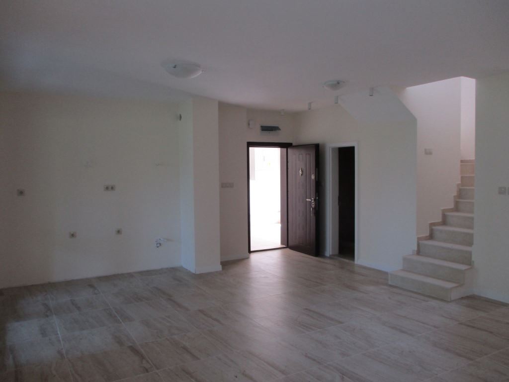 Zweistöckiges Reihenhaus im „Green Life“ Komplex, Sozopol – stilvolles Leben nur wenige Schritte vom Strand entfernt