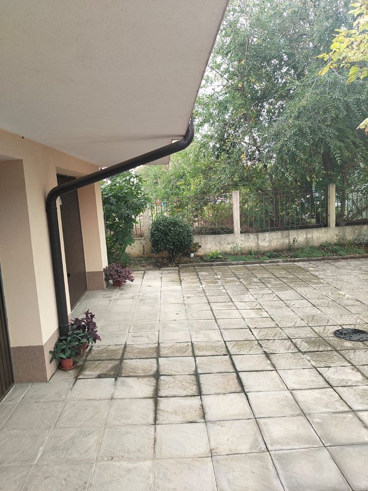 Geräumiges dreistöckiges Einfamilienhaus im Zentrum von Ravda – Komfort, Prestige und vollständige Unabhängigkeit