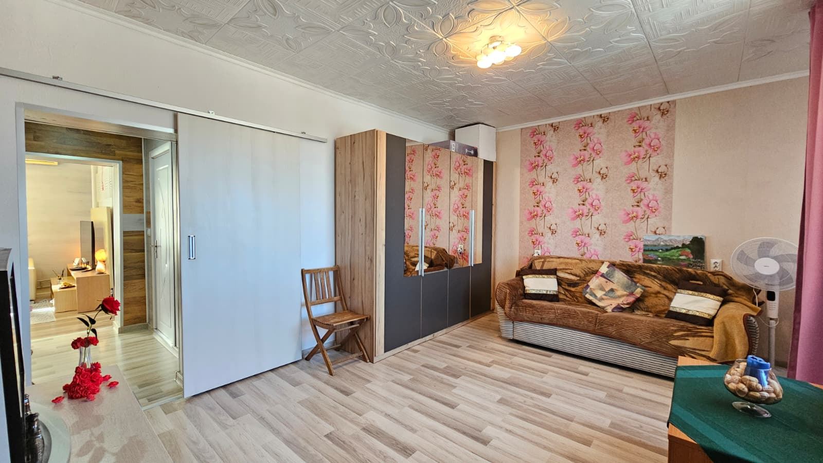 Ausgezeichnetes einstöckiges Haus mit Pool und großem Grundstück im Dorf Dyulevo