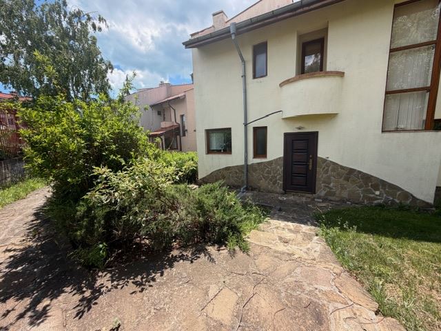 Zweigeschossiges Haus in einer modernen Anlage nahe Sonnenstrand – Komfort, Ruhe und ausgezeichnetes Wohnumfeld