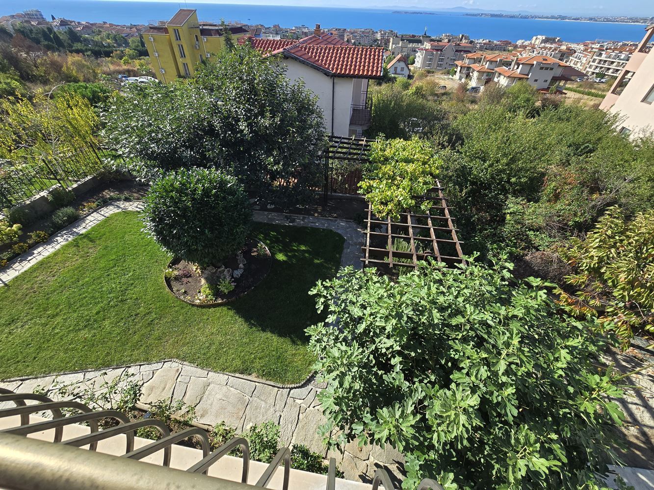 Freistehendes Haus mit Panoramablick auf das Meer und eigenem Garten in Sveti Vlas