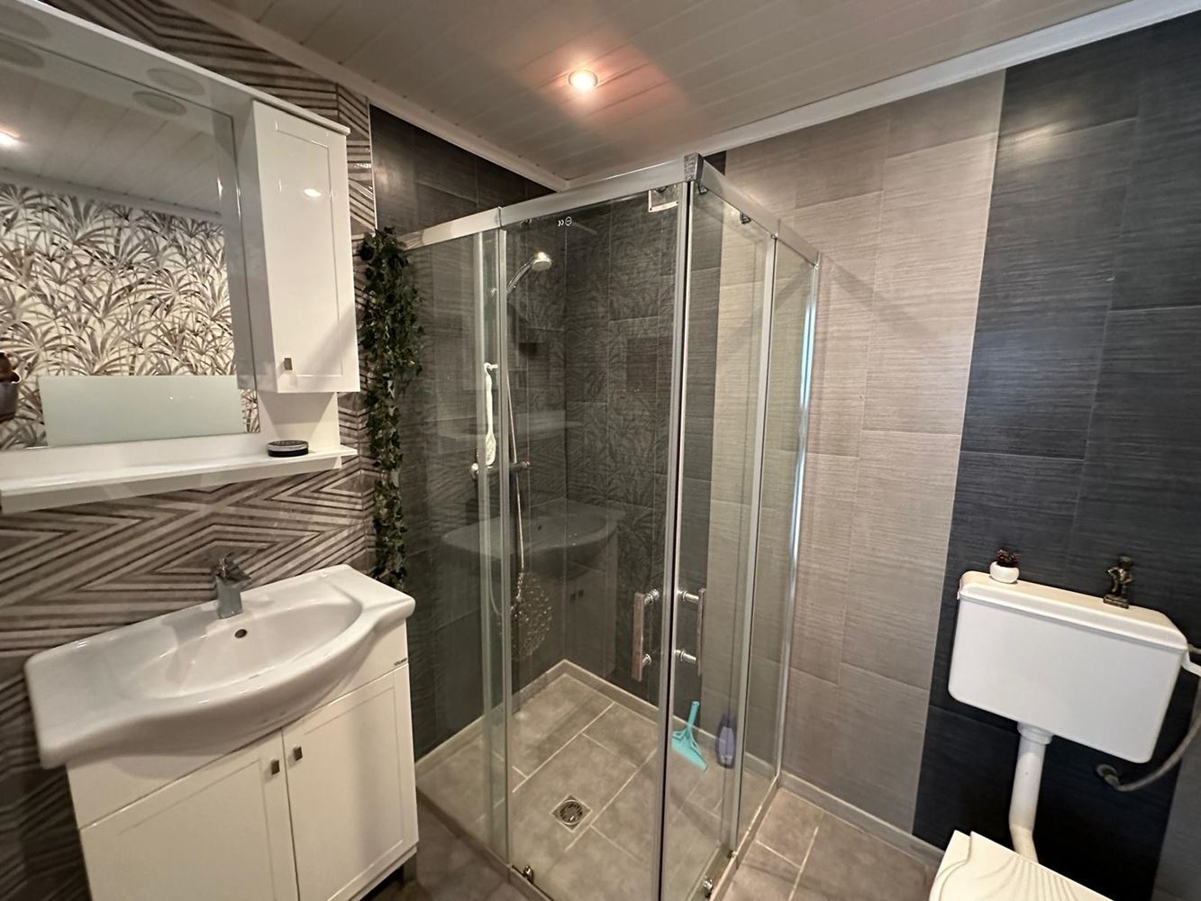Komplett renoviertes Haus mit großem Grundstück und perfekten Bedingungen für ganzjähriges Wohnen