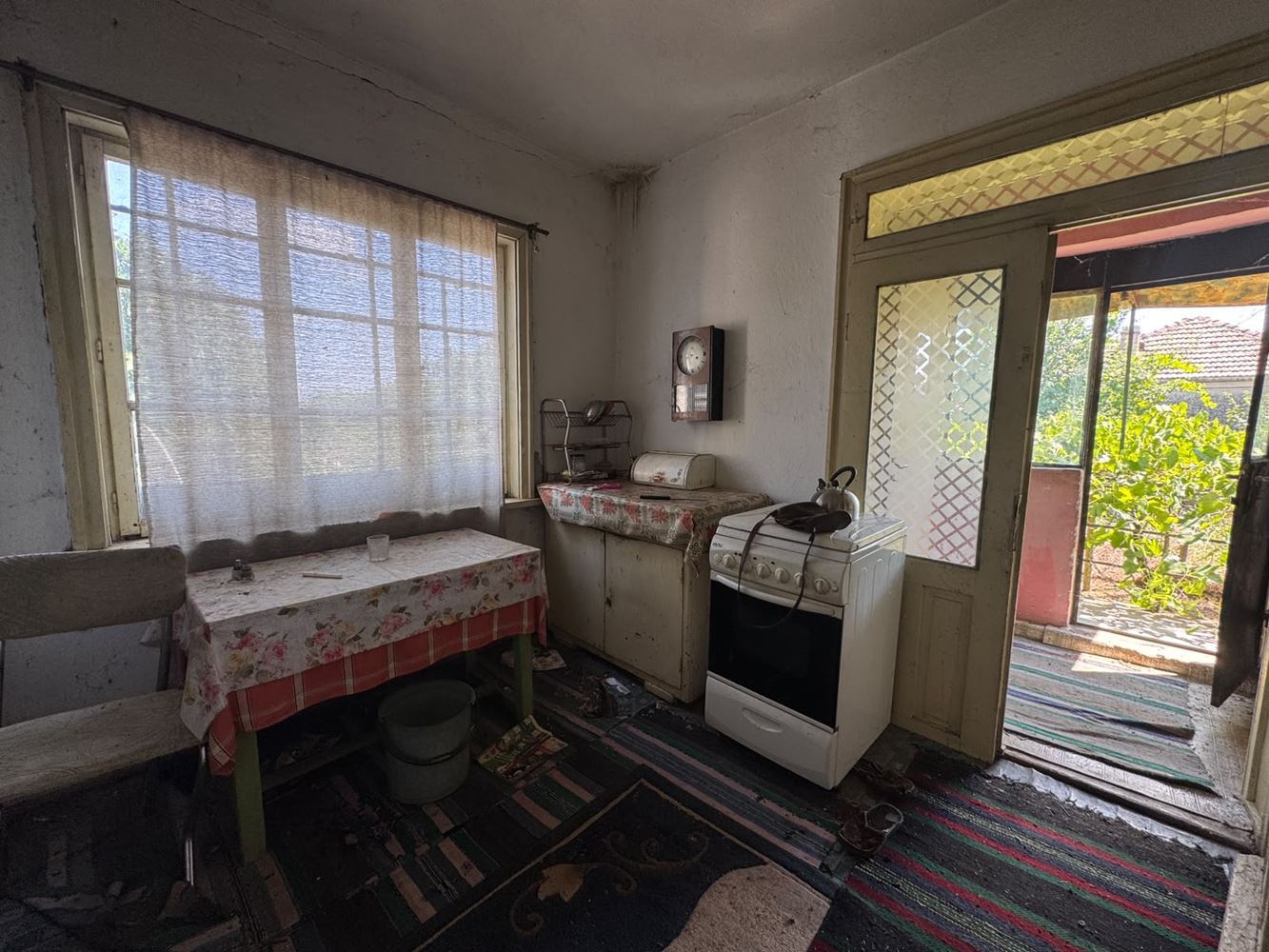 Einstöckiges Haus mit großem Grundstück und Garage im Dorf Smolnik, Region Burgas – Ruhe und die Möglichkeit für ein neues Zuhause