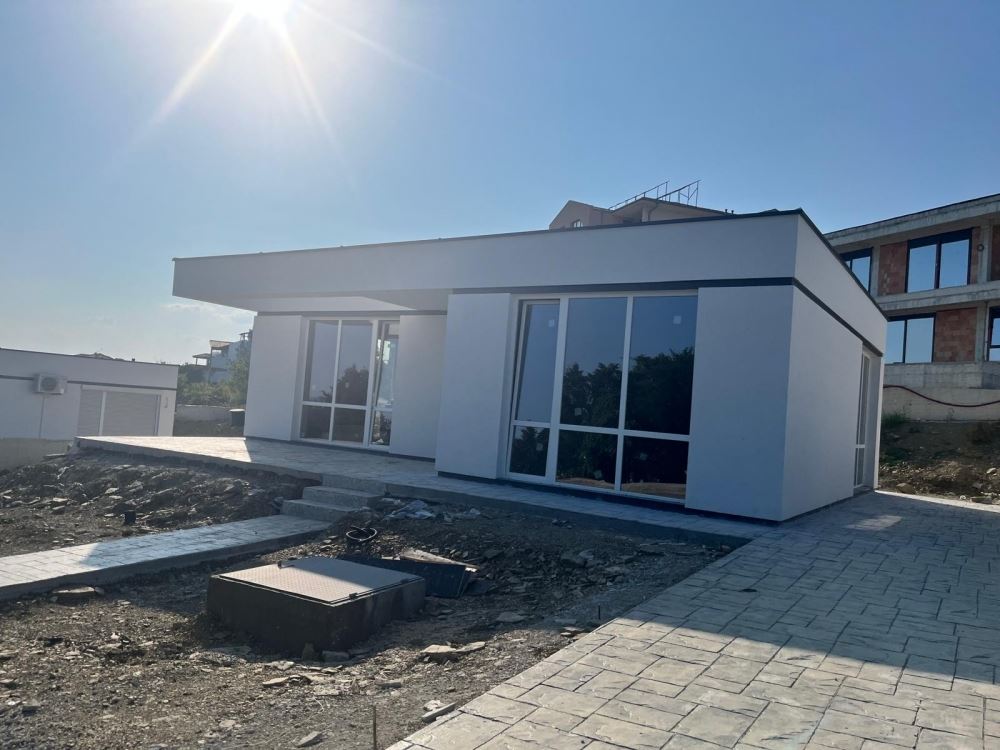 Bezugsfertiges einstöckiges Haus mit großem Grundstück und Meerblick in Sveti Vlas – ohne Wartungsgebühr