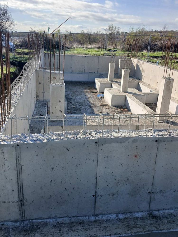 Modernes Haus mit fünf Zimmern und 400 m² Grundstück, drei Schlafzimmern und ohne Instandhaltungsgebühr in Vetren, Burgas