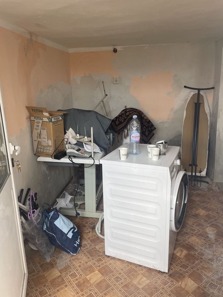 Eigenständiger Teil eines Hauses mit Hof in Burgas – Banevo, Großzügigkeit, Funktionalität und hervorragende Lage nahe den Mineralbädern