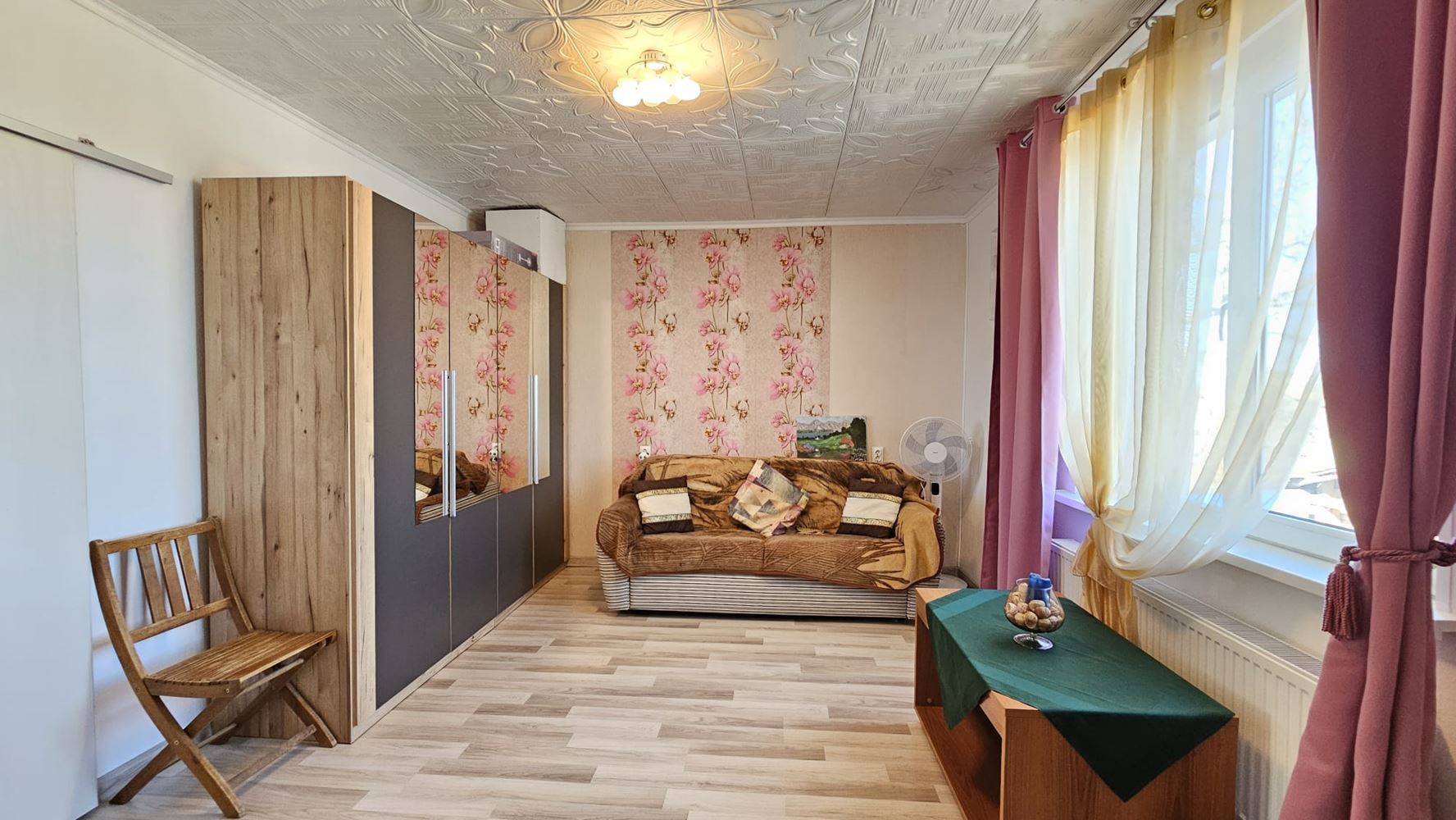 Ausgezeichnetes einstöckiges Haus mit Pool und großem Grundstück im Dorf Dyulevo