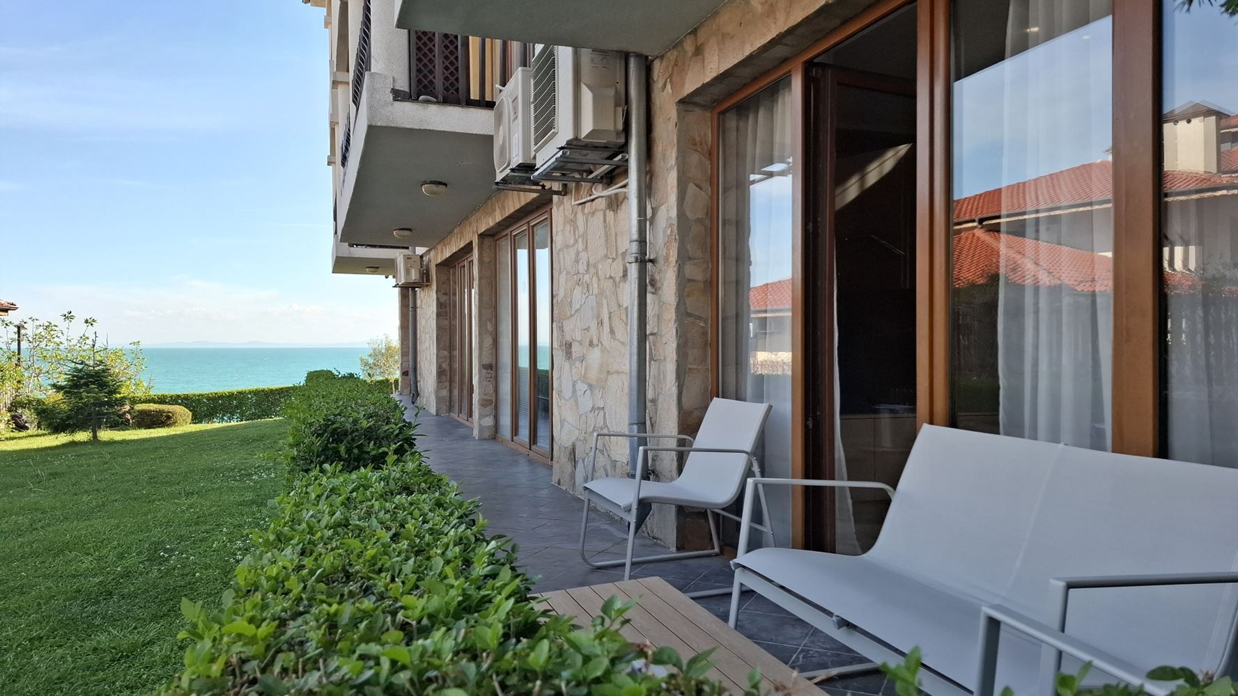 Luxuriöses dreistöckiges Townhouse nur 50 Meter vom Strand entfernt – brandneues Zuhause mit modernem Interieur und höchstem Komfort