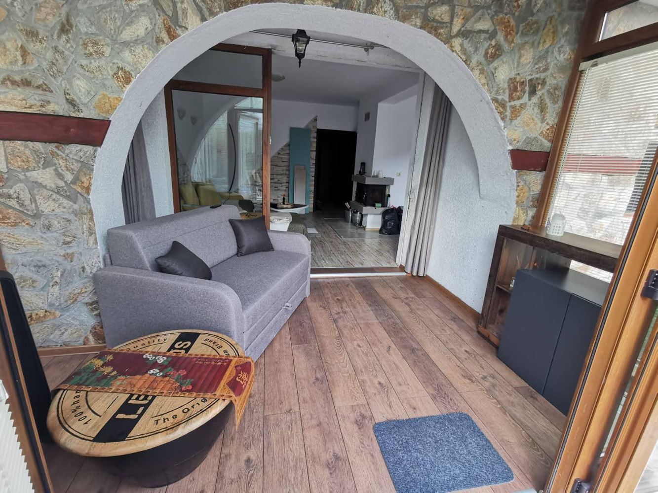 Zweistöckiges Einfamilienhaus im Dorf Goritsa – komplett renoviertes Zuhause mit Garten und wunderschöner Veranda