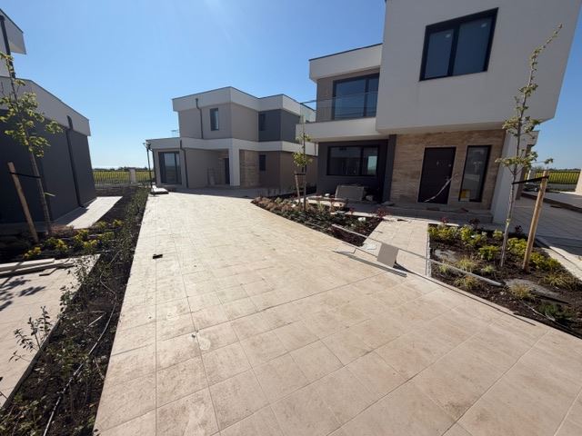 Pomorie – modernes zweistöckiges Haus mit vier Schlafzimmern – Sicherheit, Energieeffizienz und kompromissloser Komfort
