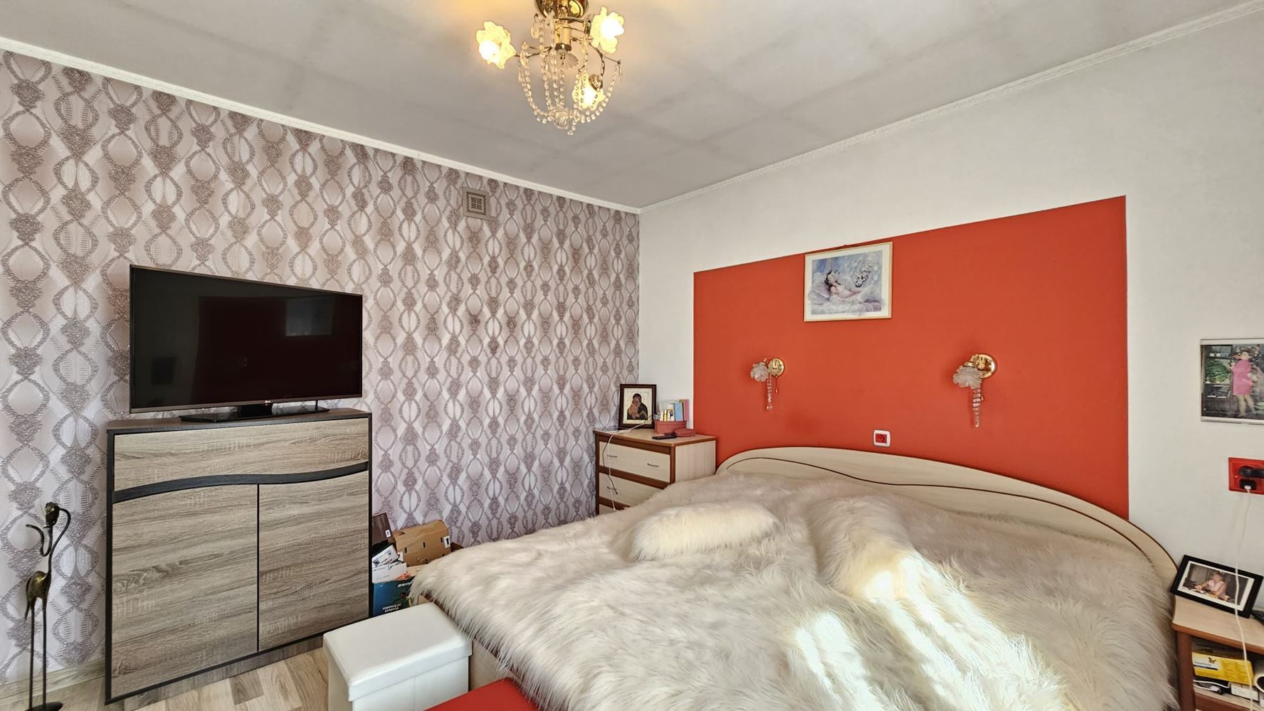 Ausgezeichnetes einstöckiges Haus mit Pool und großem Grundstück im Dorf Dyulevo