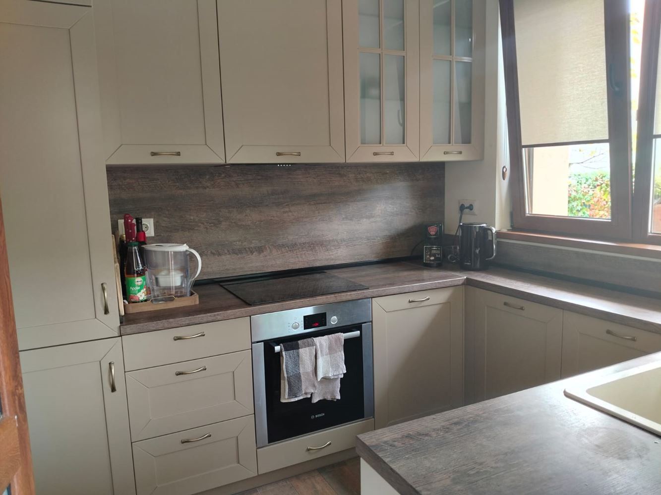 Geräumiges dreistöckiges Einfamilienhaus im Zentrum von Ravda – Komfort, Prestige und vollständige Unabhängigkeit