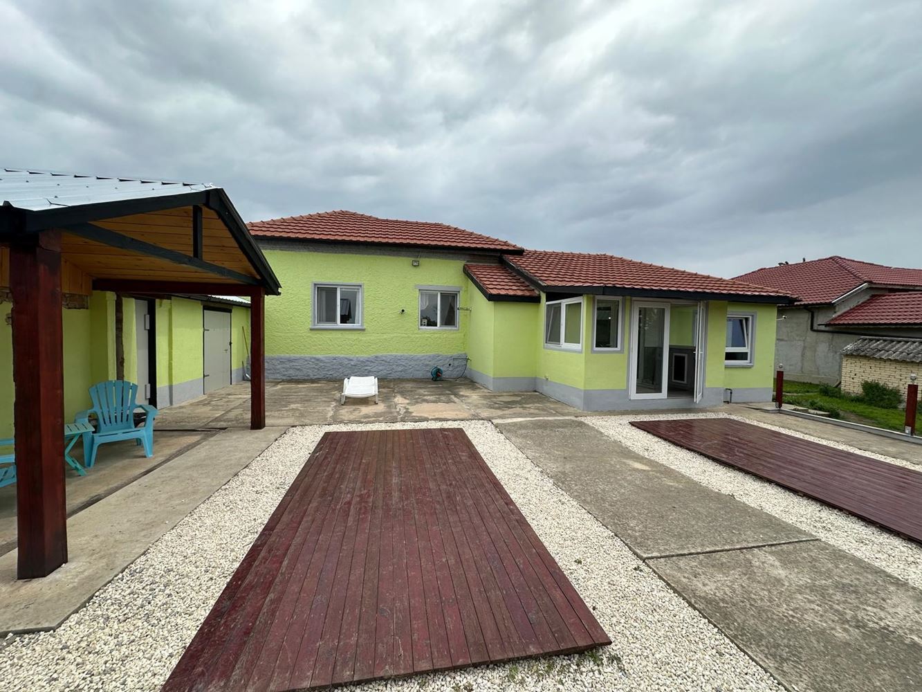 Komplett renoviertes Haus mit großem Grundstück und perfekten Bedingungen für ganzjähriges Wohnen