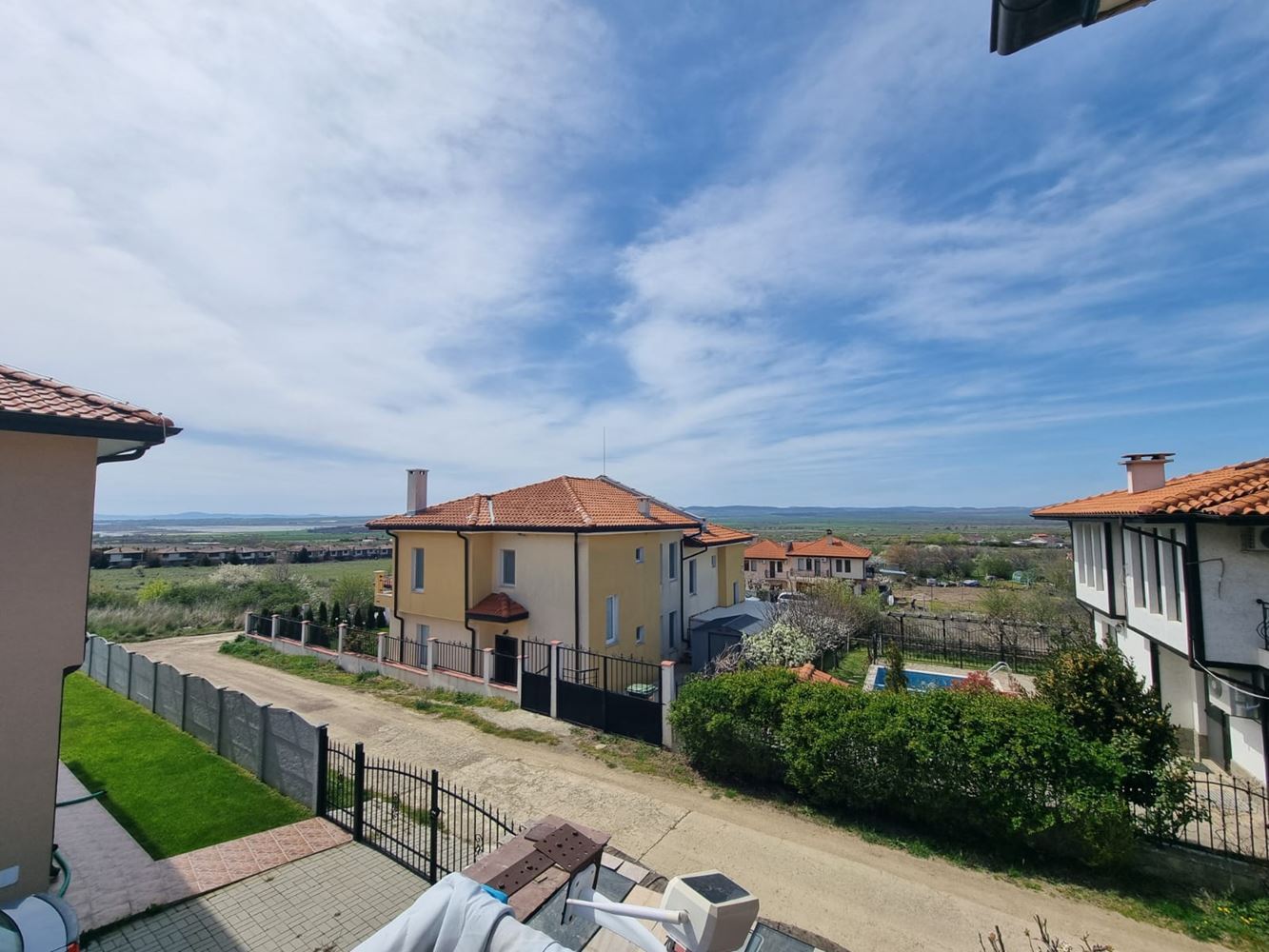 Wunderschönes zweistöckiges Haus mit Garten, Garage und moderner Heizung in Kosharitsa