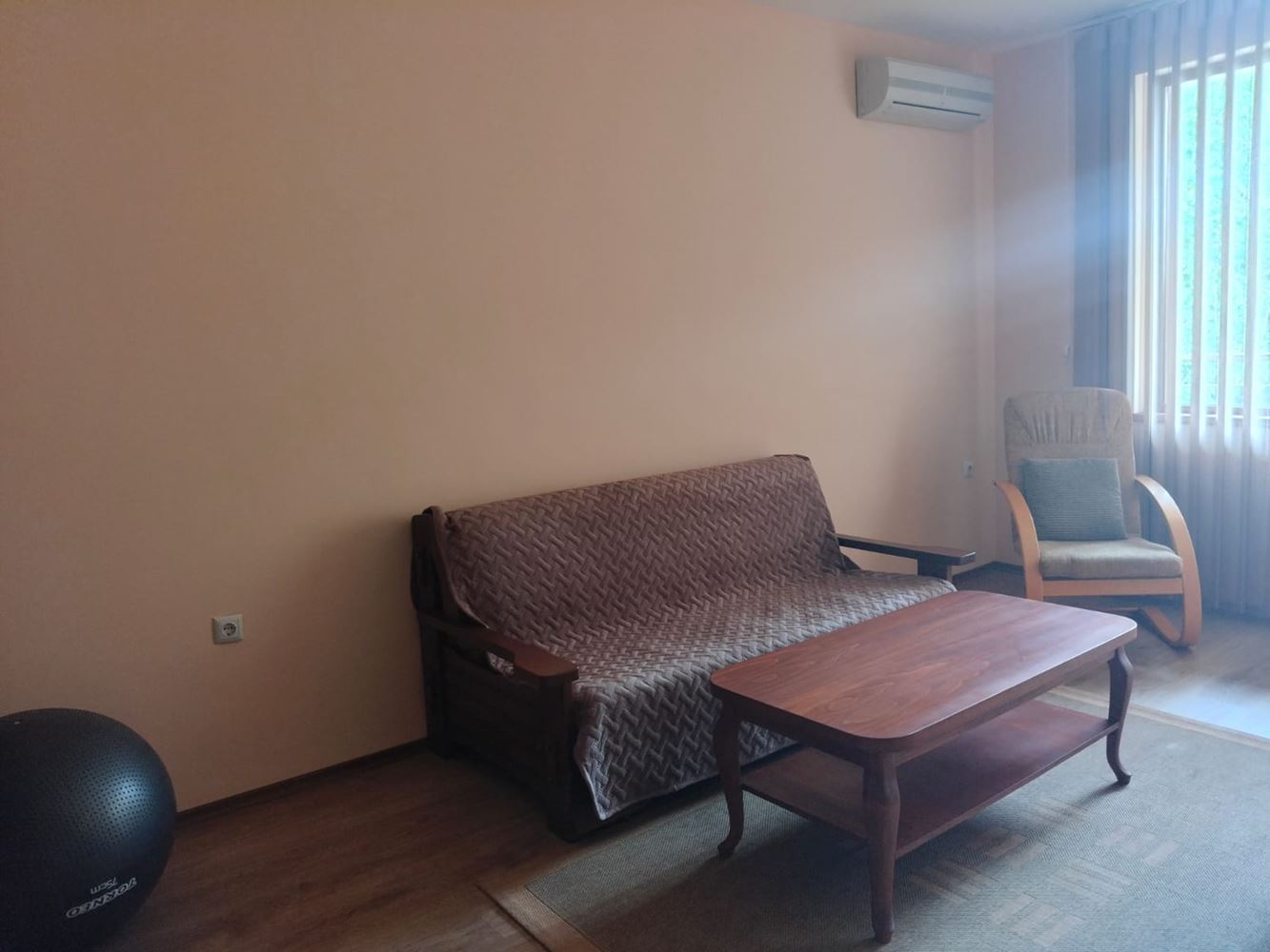 Geräumiges dreistöckiges Einfamilienhaus im Zentrum von Ravda – Komfort, Prestige und vollständige Unabhängigkeit