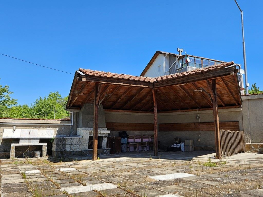 Geräumiges Einfamilienhaus mit Panoramablick in Kosharitsa