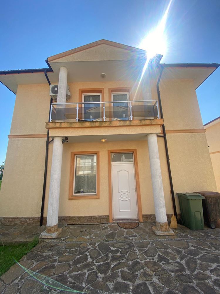 Freistehendes zweistöckiges Haus in Kableshkovo – vollständig möbliert und bezugsfertig