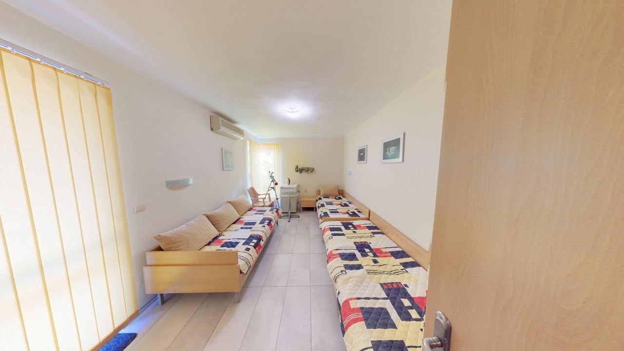 Panoramahaus auf vier Etagen mit 8 Schlafzimmern und Meerblick im Ferienort Sonnenstrand – ohne Wartungsgebühr