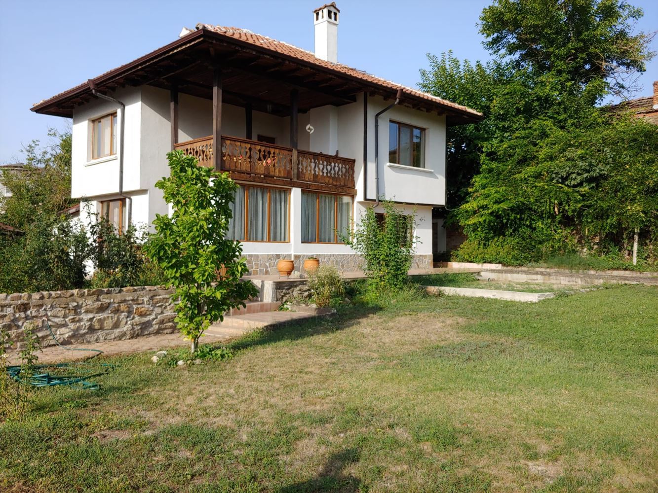 Geräumiges zweistöckiges Haus mit großem Grundstück, Kamin, Sauna und Whirlpool im Dorf Drachevo