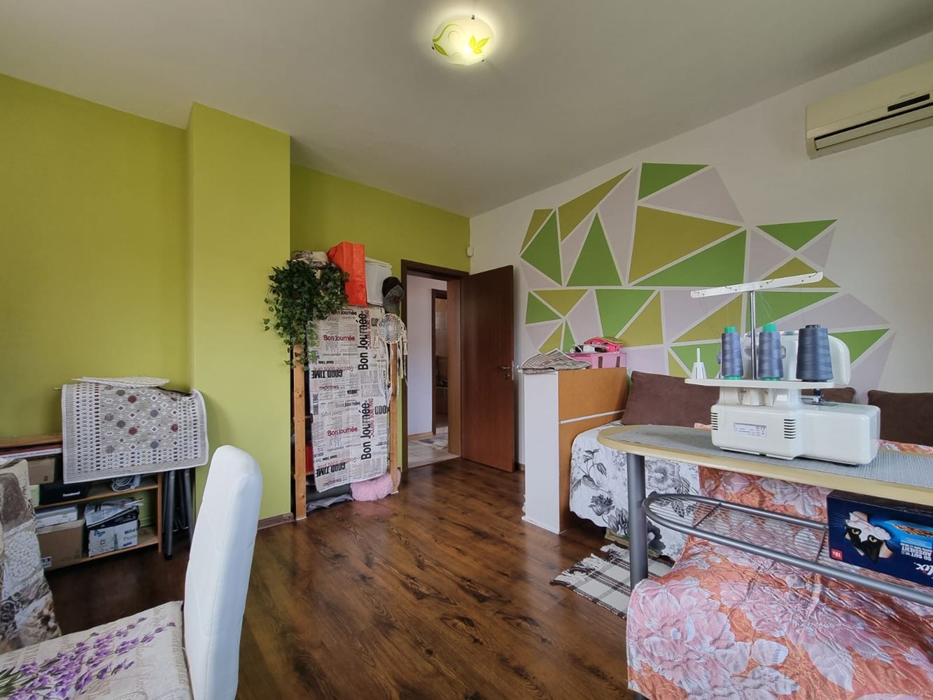 Wunderschönes zweistöckiges Haus mit Garten, Garage und moderner Heizung in Kosharitsa