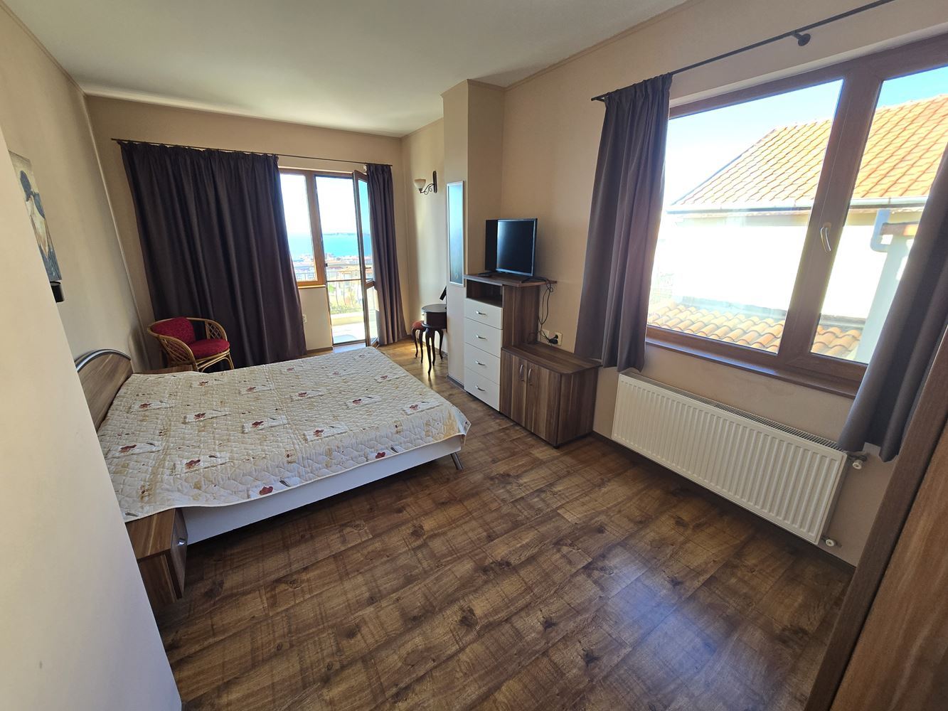 Freistehendes Haus mit Panoramablick auf das Meer und eigenem Garten in Sveti Vlas