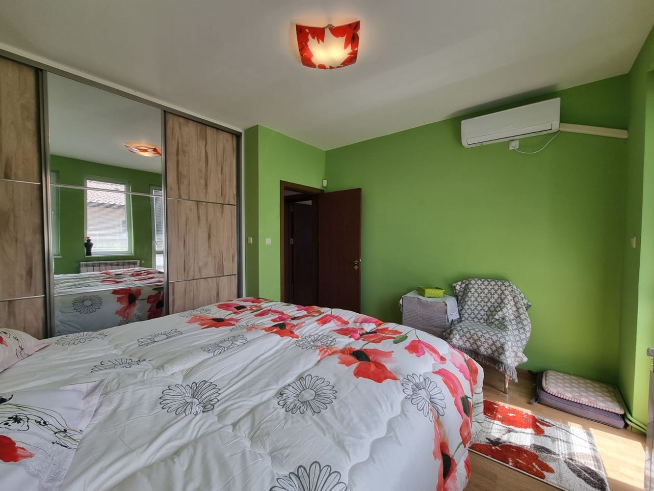 Wunderschönes zweistöckiges Haus mit Garten, Garage und moderner Heizung in Kosharitsa