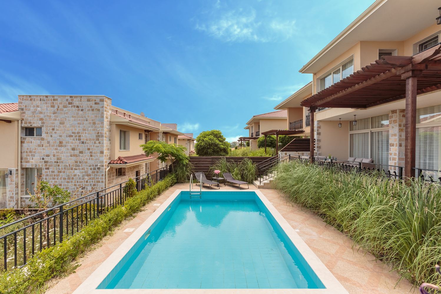 Prestige-Meereshäuschen mit Pool in Lozenets – Luxus, Ruhe und inspirierende Aussichten