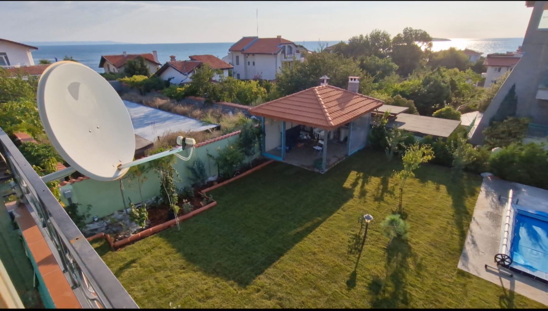 Modernes freistehendes Haus mit Meerblick und beheiztem Pool in Chervenka, Chernomorets
