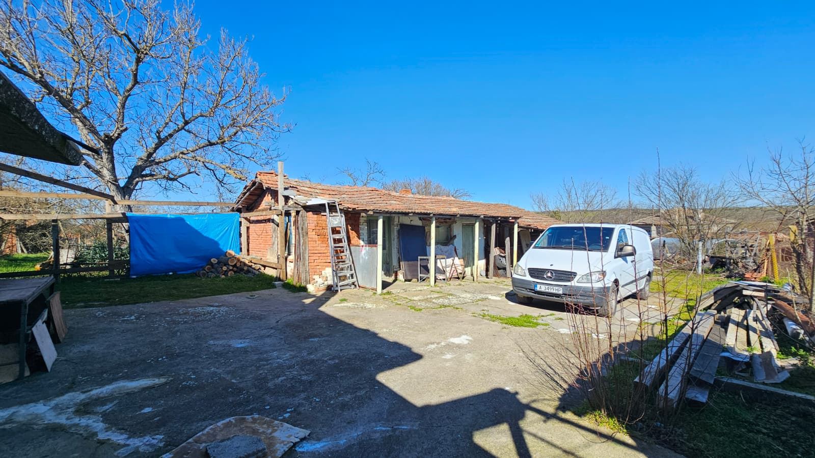 Ausgezeichnetes einstöckiges Haus mit Pool und großem Grundstück im Dorf Dyulevo