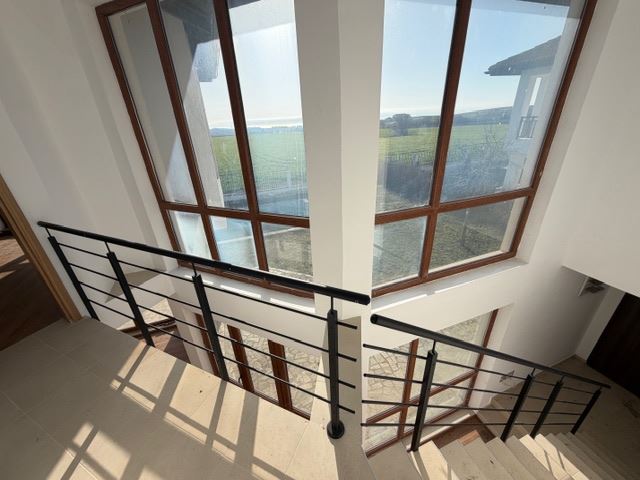 Luxuriöses zweistöckiges Haus mit Meerblick in Aheloy