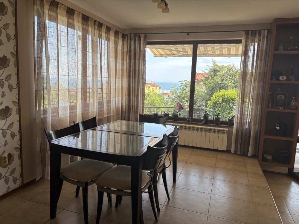 Freistehendes Haus mit Panoramablick auf das Meer und eigenem Garten in Sveti Vlas