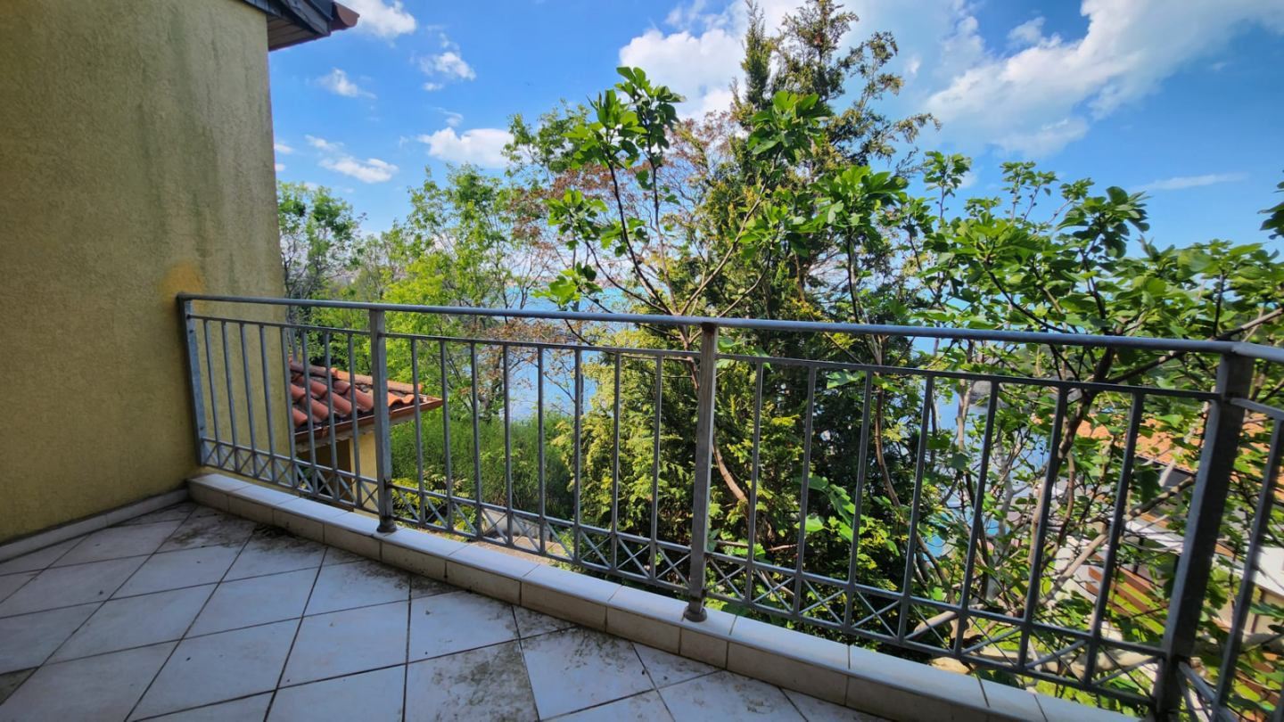 Wunderschönes dreistöckiges Haus in erster Meereslinie in Sosopol mit Panoramablick auf die Paradiesbucht