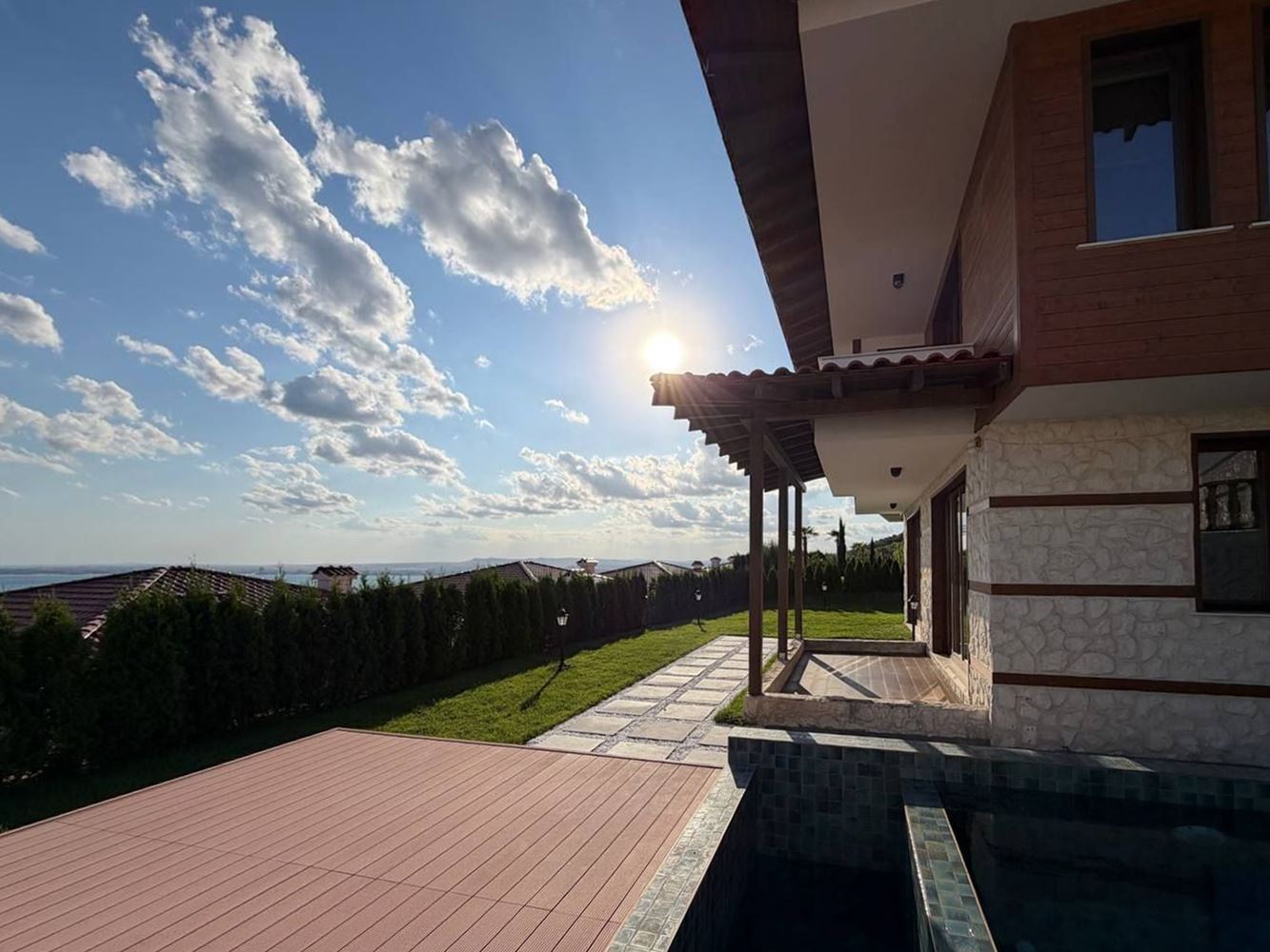 Luxuriöses freistehendes Haus mit privatem Pool und Panoramablick auf das Meer in Sveti Vlas